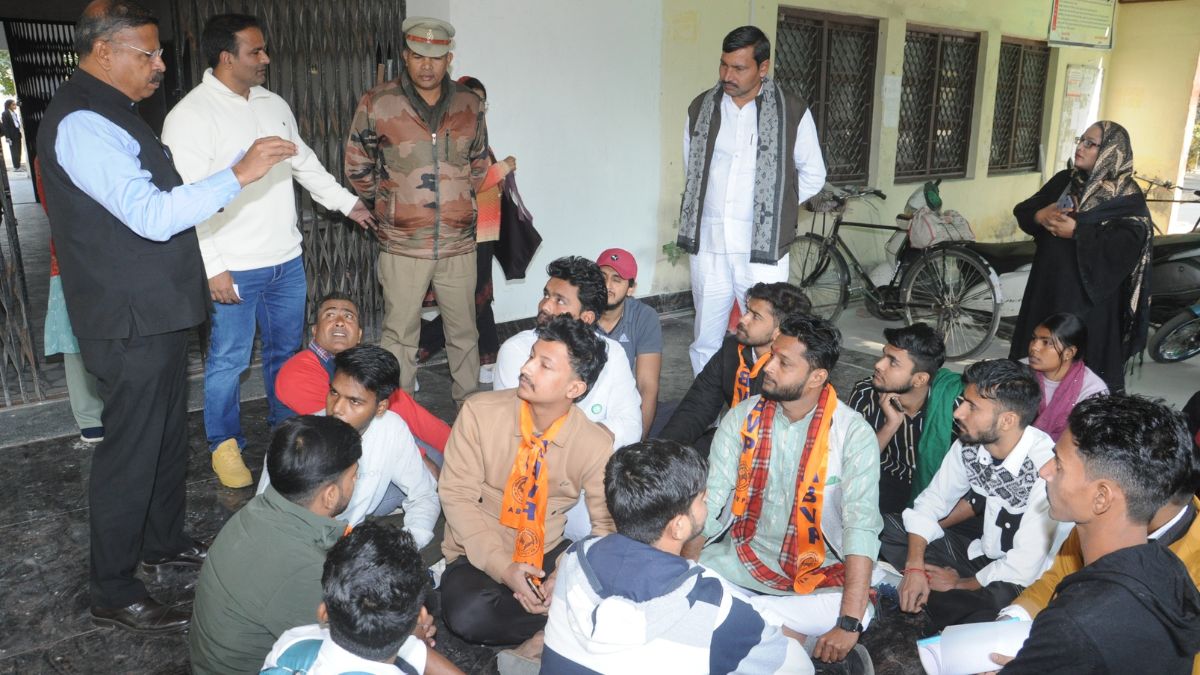 late arrival denied student protest at shamli college over exam ban